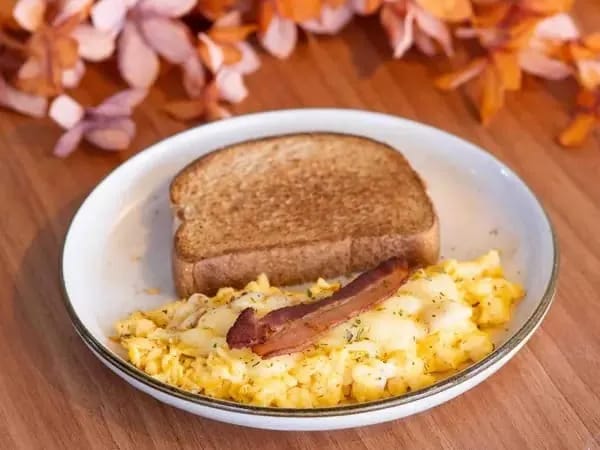 Pão na Chapa - Com Ovos e Bacon