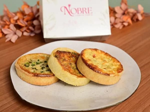 Quiches - Sabores de Brócolis com Bacon, Alho Poró, Frango e 4 Queijos