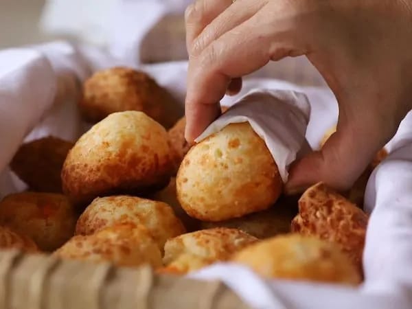 Porção Pão de Queijo Recheado - Com Frango (6 un)